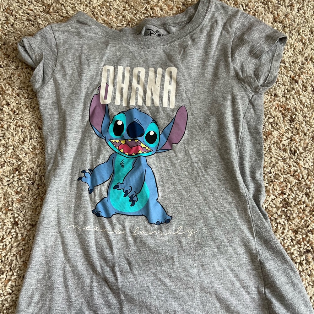 Disney Stitch Tee - size M